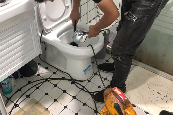 昆都仑马桶堵塞自己疏通还是找师傅?专业上门服务让你省时更省心